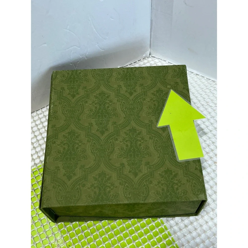 Gucci Olive Green Decorative Textured Gift Box 7.5x7.5x3 in good condition